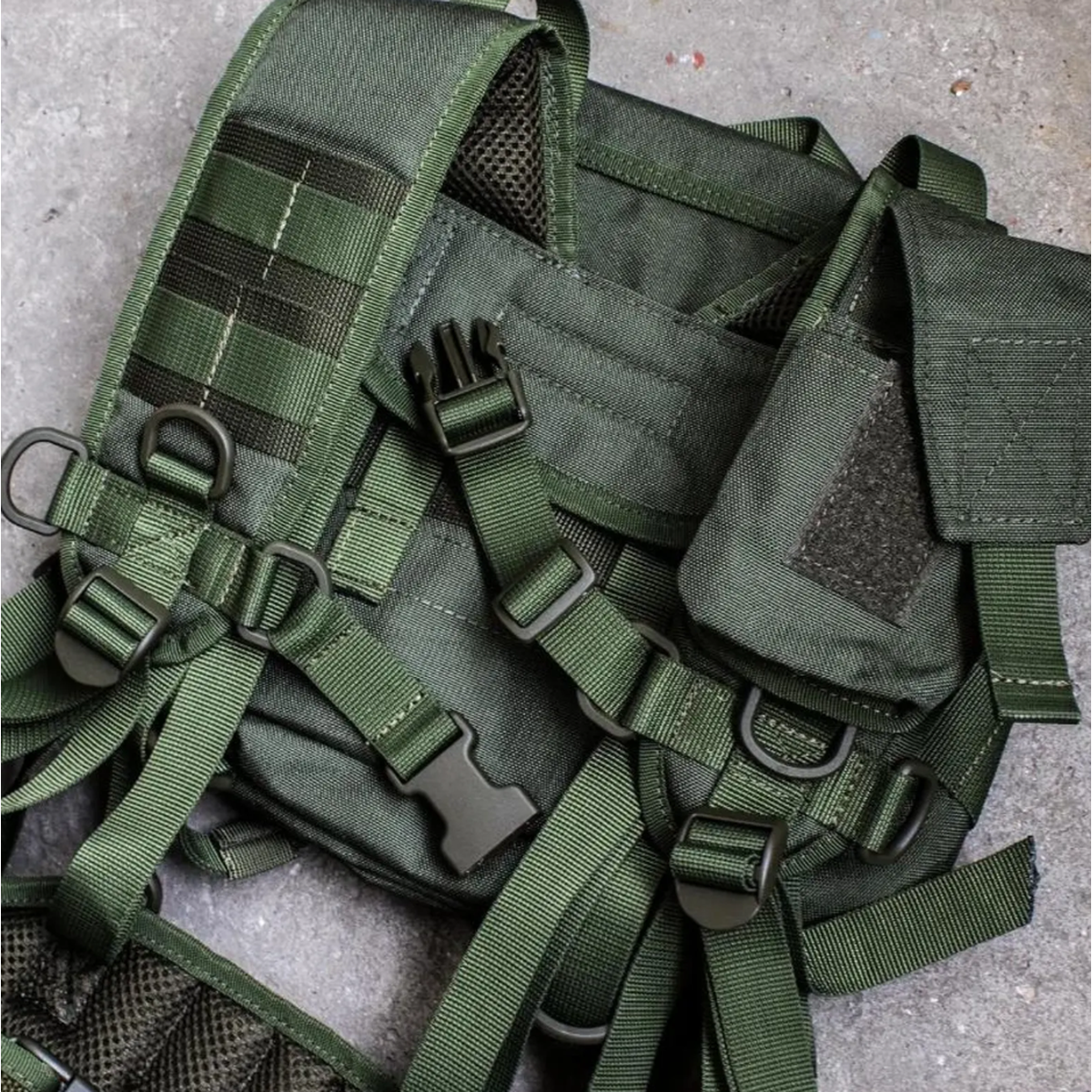 Soviet and Russian webbing system, Spetsnaz Tactical Vest "Smersh M1" with molle pouches for AK mags, olive. Metro, Six siege and Tarkov.