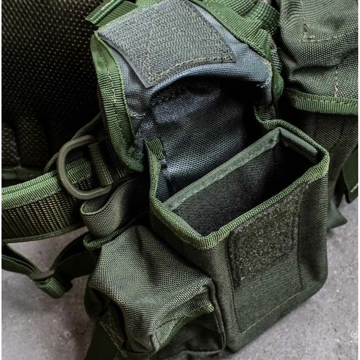 Soviet and Russian webbing system, Spetsnaz Tactical Vest "Smersh M1" with molle pouches for AK mags, olive. Metro, Six siege and Tarkov.