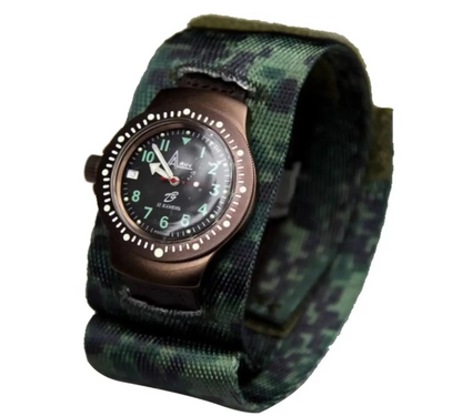 Vintage Russian army tactical watch 6E4-1, from the Ratnik VKBO set, in perfect condition.