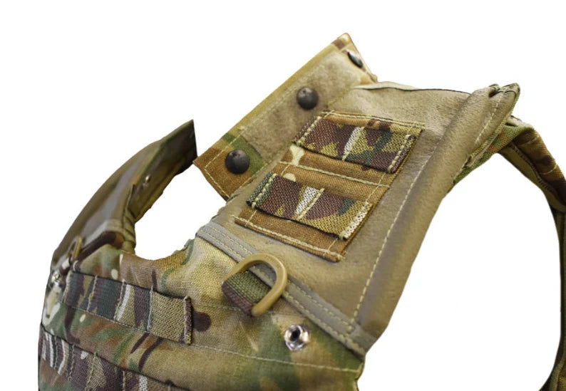 British army Osprey Mk4 Plate Carrier Set, body armor, multicam camo.