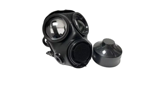 Canadian army Issue C4 Gas Mask, analogue of the British s10 mask. With filter.